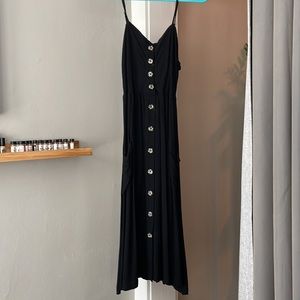 Airy black boho midi dress WITH POCKETS!! From Nordstrom. Size MEDIUM.